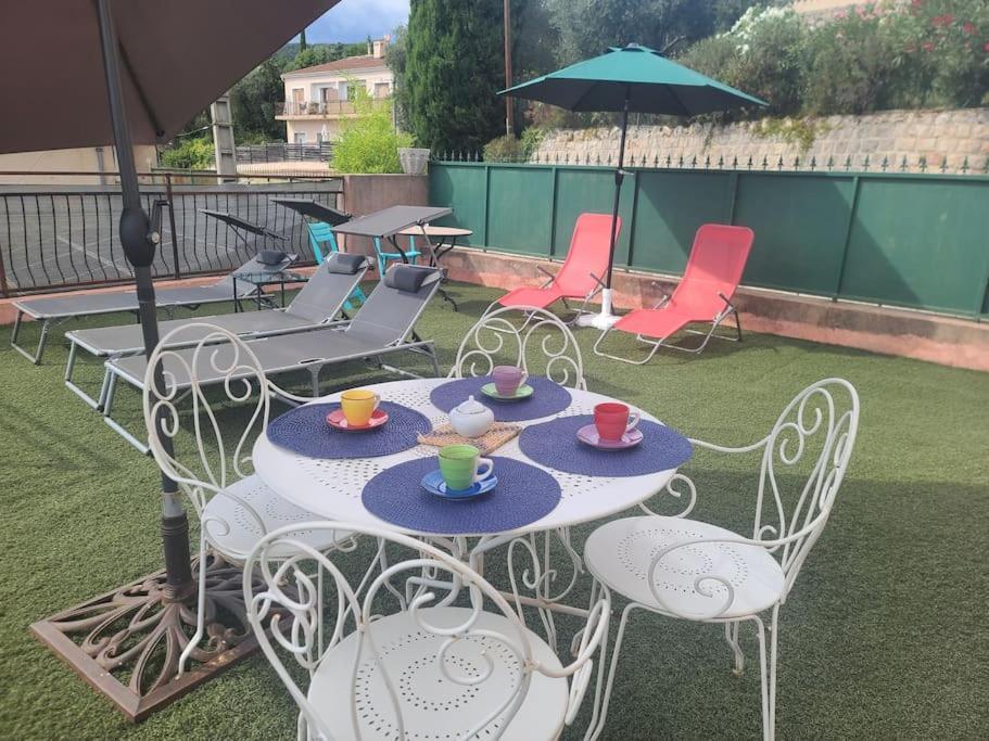 De 1 A 6 Avec Terrasse Solarium, Vue Panoramique Et Parking Gratuit Lejlighed Grasse Eksteriør billede